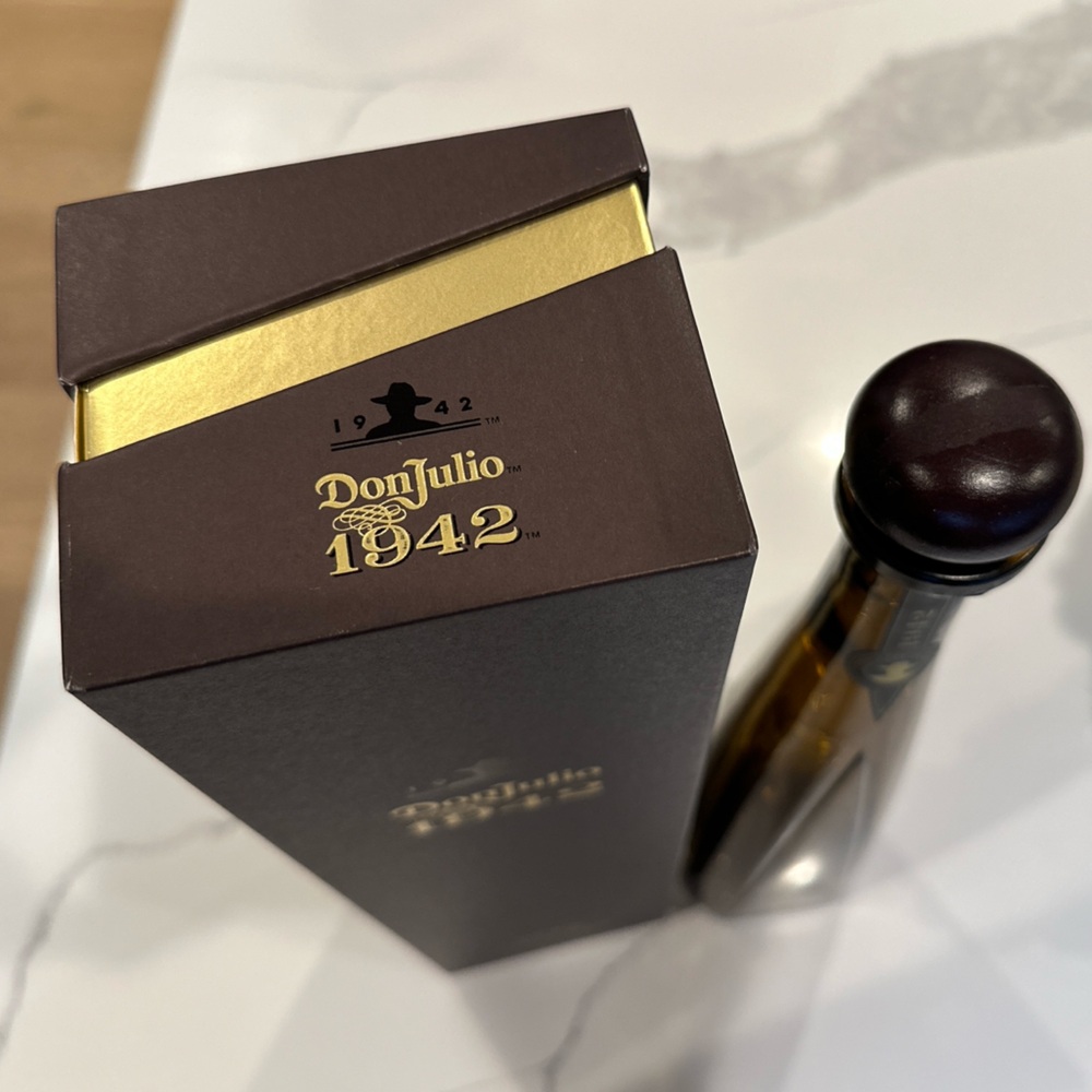 1942 Don Julio Tequila Añejo — Collector Bottle and Box. (Tequila not included) - Picture 5 of 7